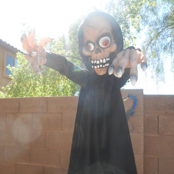 SCARY HANGING BLACK WITCH w/ RUBBER FACE & HANDS 19" HALLOWEEN PROP - Picture 3 of 9